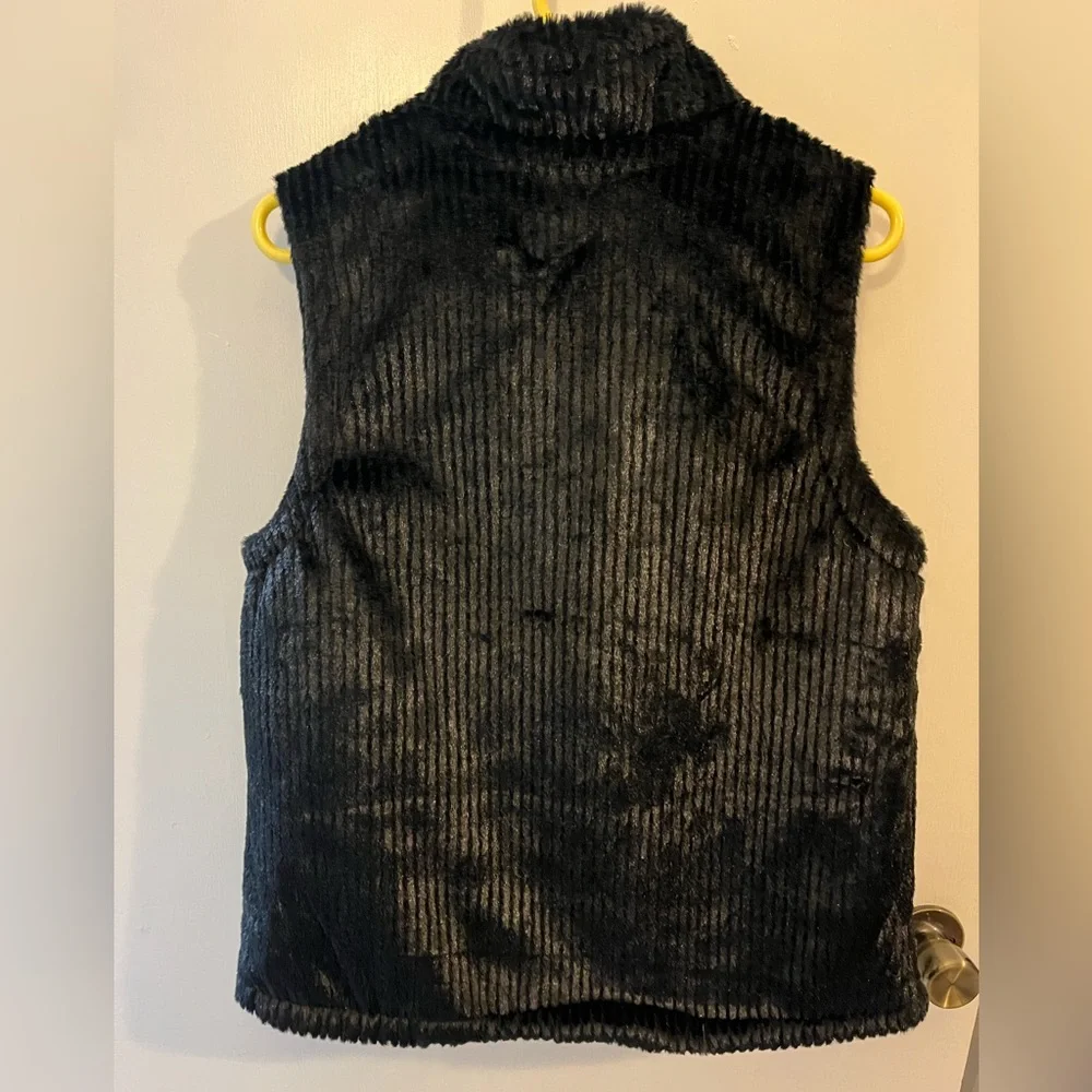 Casual Identity‎ black faux fur vest - Picture 2 of 4